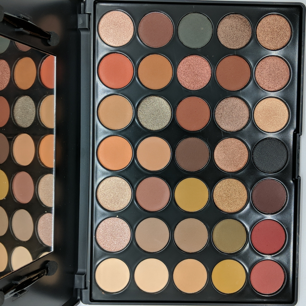 35 Color Eyeshadow Palette
